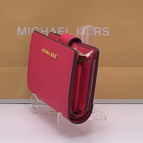 MICHAEL KORS
Md Jet Set Travel Crossgrain Leather Bifold Zip Wallet
El Pink
NWT - Picture 6 of 16